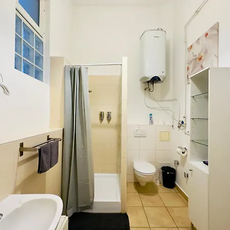 Large Peaceful 1Br Apt In Central Budapest - Yellow House Exterior photo