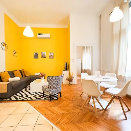 Large Peaceful 1Br Apt In Central Budapest - Yellow House Exterior photo