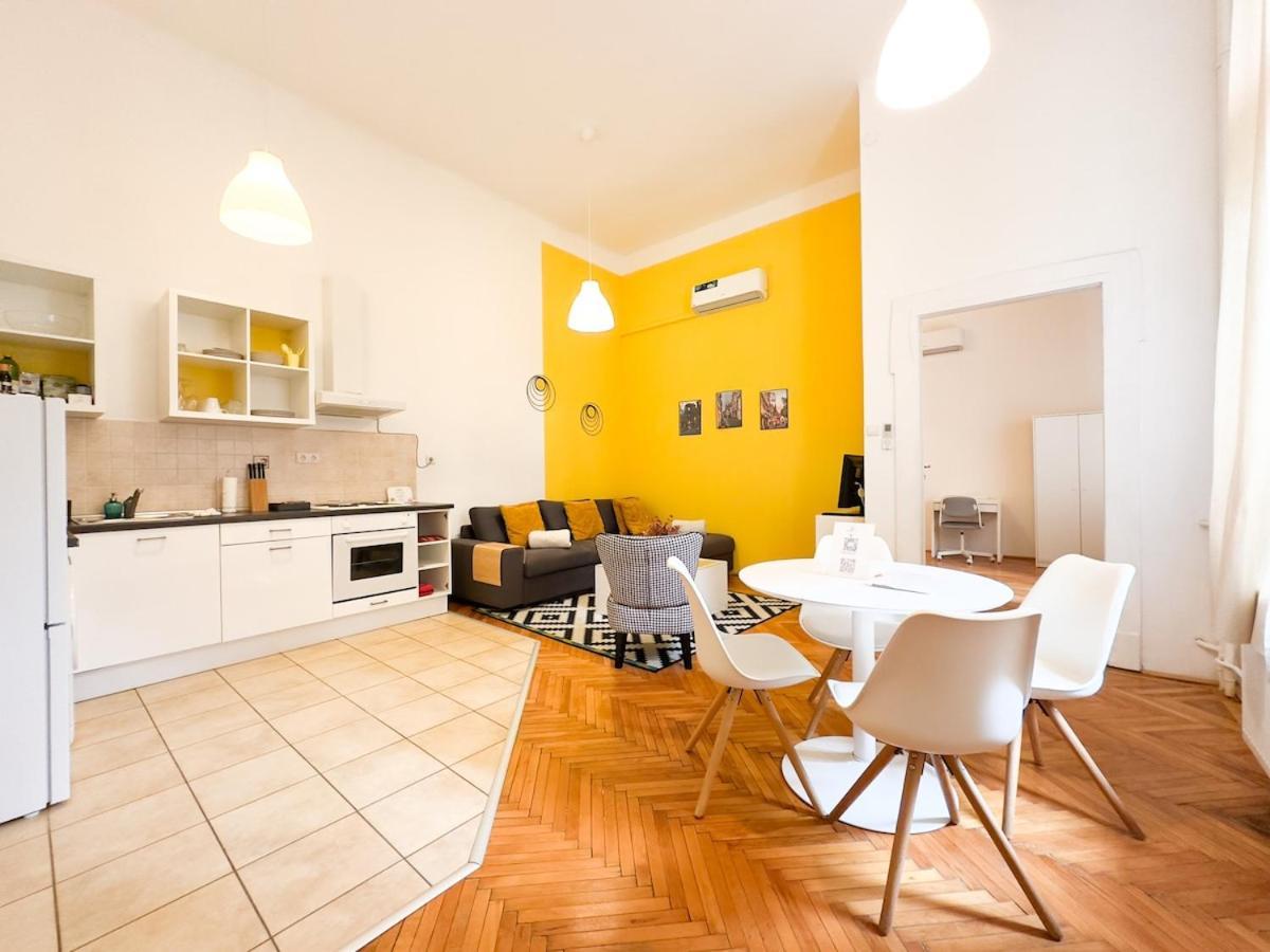 Apartmán Large Peaceful 1br In - Yellow House