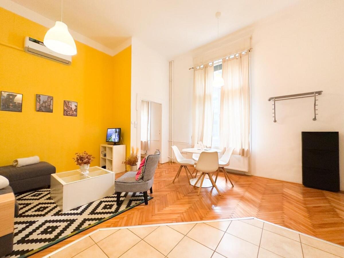 Large Peaceful 1br In - Yellow House *