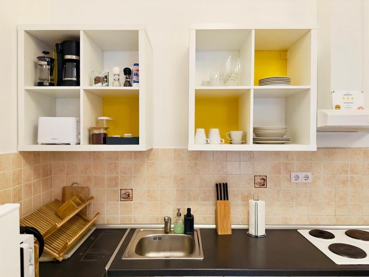 Large Peaceful 1br In - Yellow House
