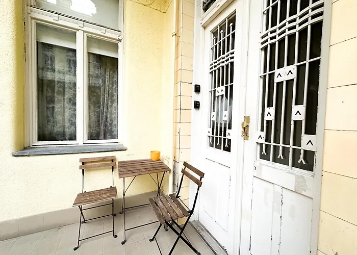 Large Peaceful 1Br Apt In Central Budapest - Yellow House