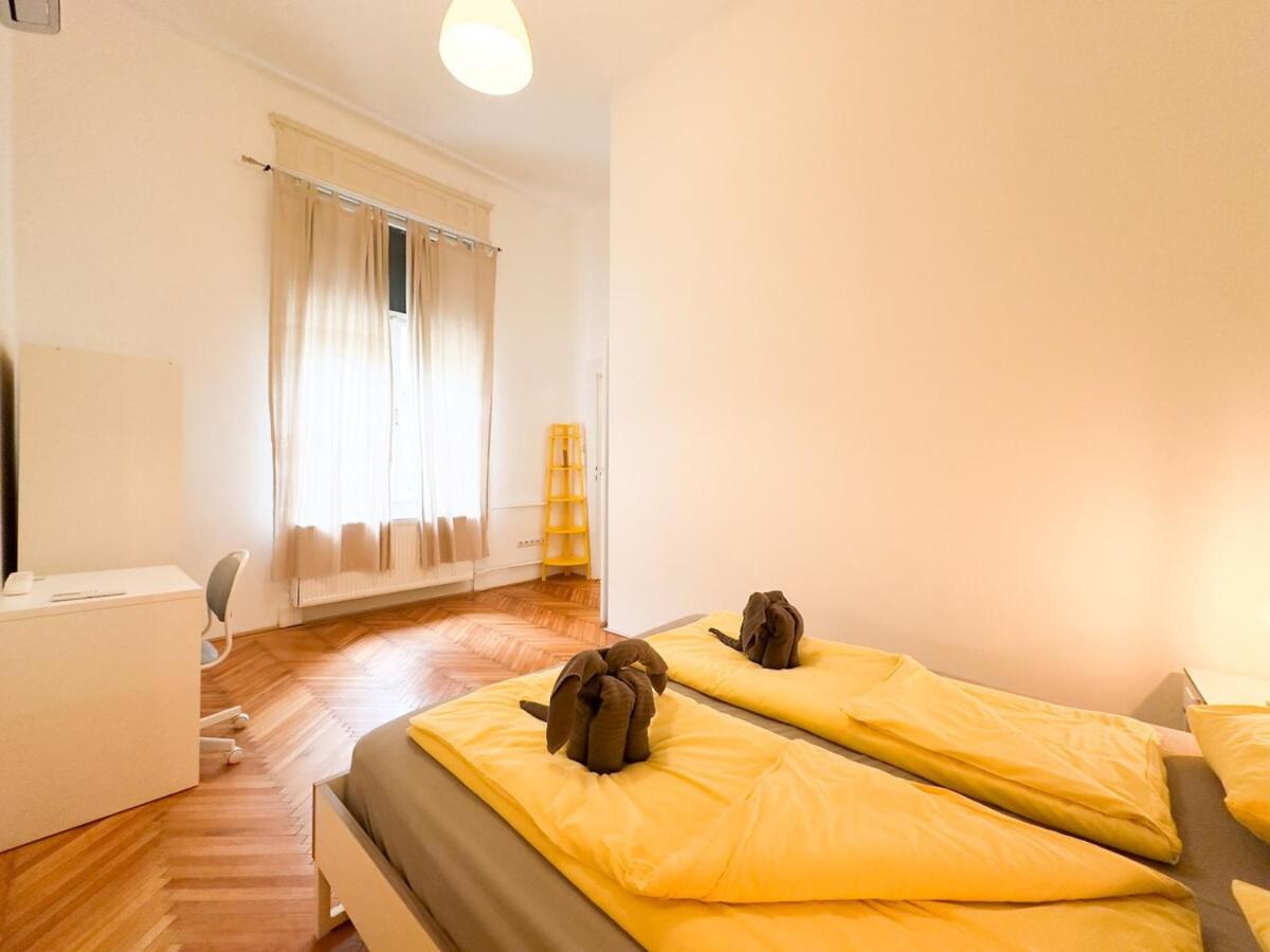 Apartament Large Peaceful 1br In - Yellow House *